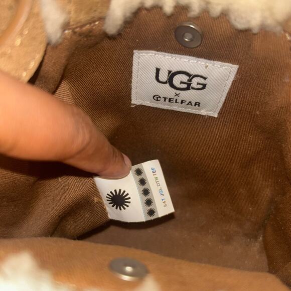 UGG x Telfar
Shearling Crossbody Mini Bag - Picture 5 of 6